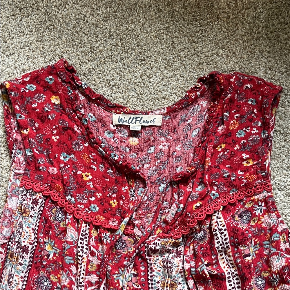 Wallflower Red and White Floral Blouse - Picture 2 of 2
